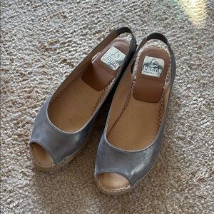 Kanna Silver Slingback Espadrille Flats with Peep-Toe Design